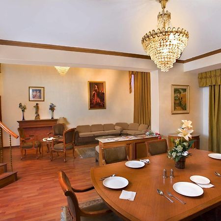 The Bmk Hotel Új-Delhi Kültér fotó